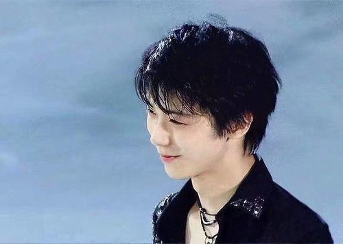 娱乐吃瓜酱羽生结弦,冰上舞者，娱乐界的瓜王传奇”